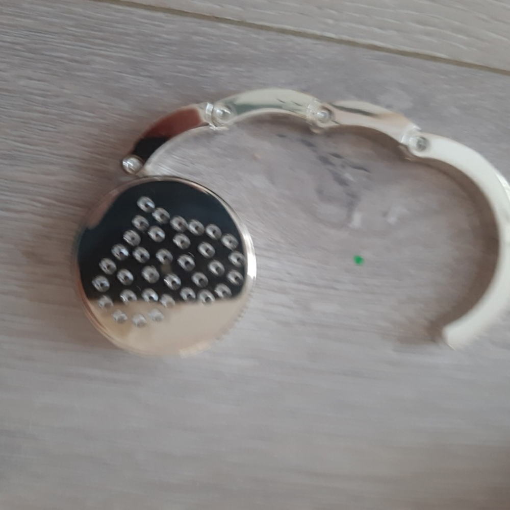 Purse hook for table